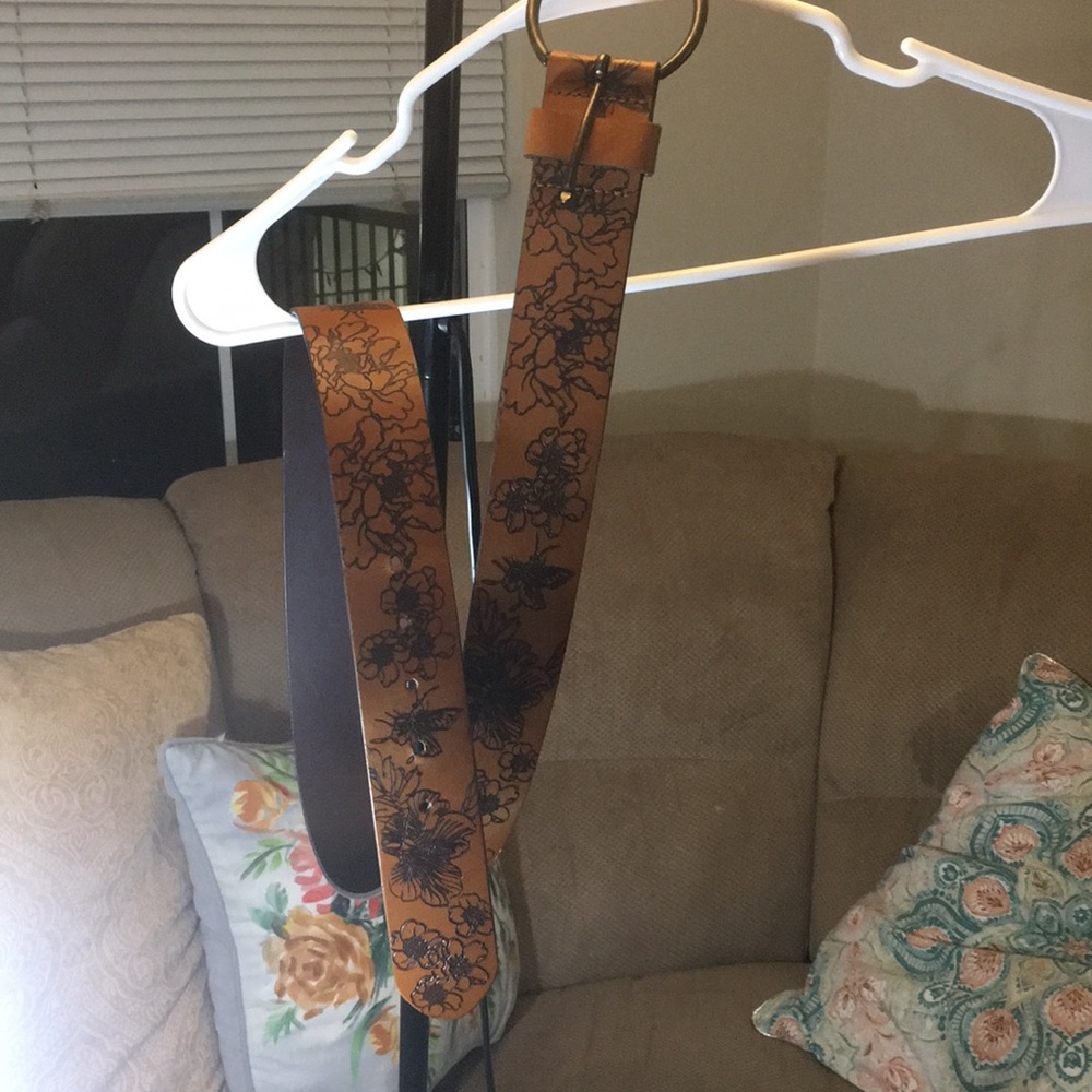 Belts - Picture 4 of 8
